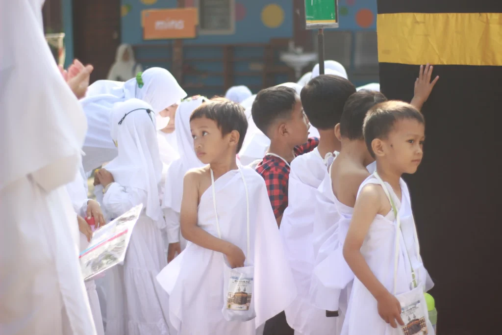 Pembinaan Akhlak Mulia di Sekolah Islam Terpadu