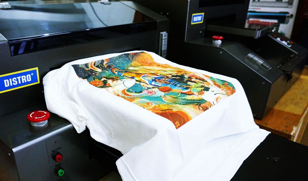 Perbedaan Sablon dan Printing dalam Produksi Kaos